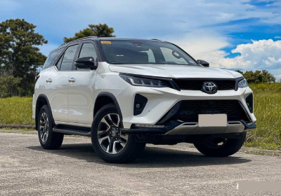 Luxury Fortuner Car Hire in Una